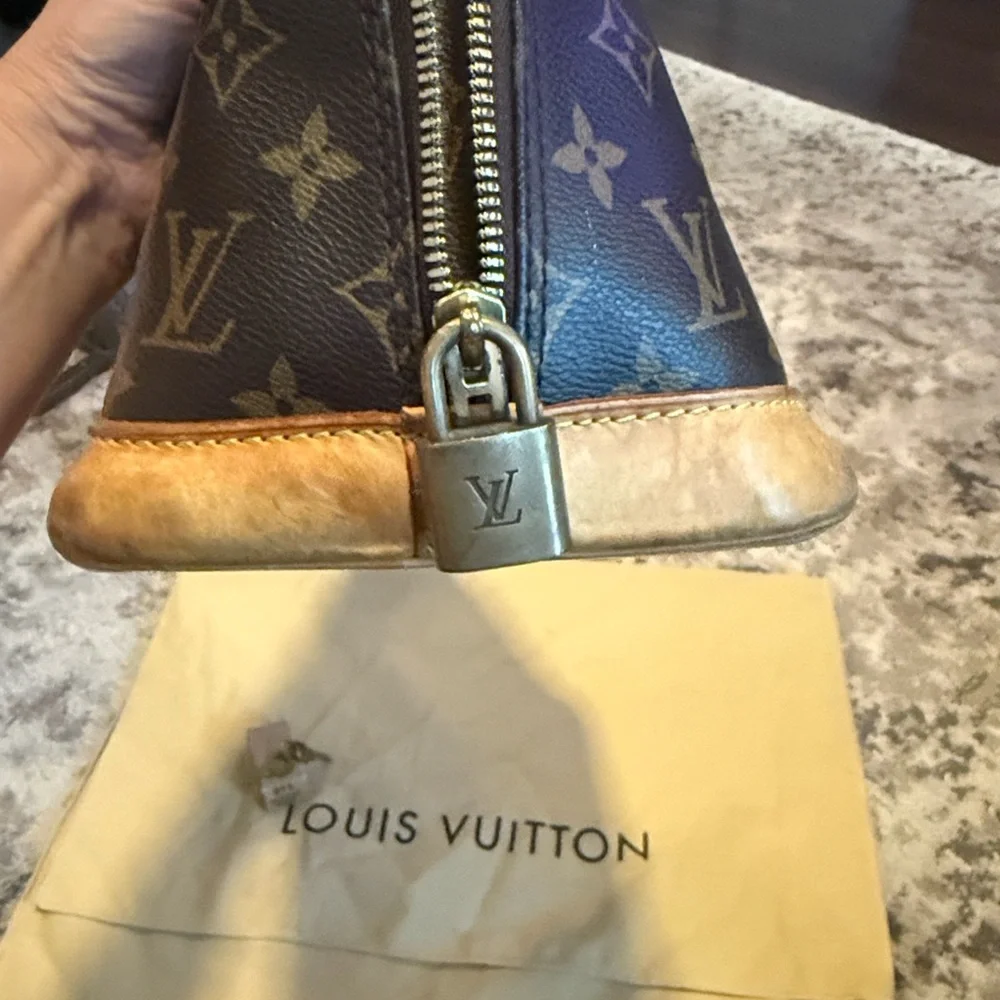 Louis Vuitton Alma MM - Picture 5 of 13